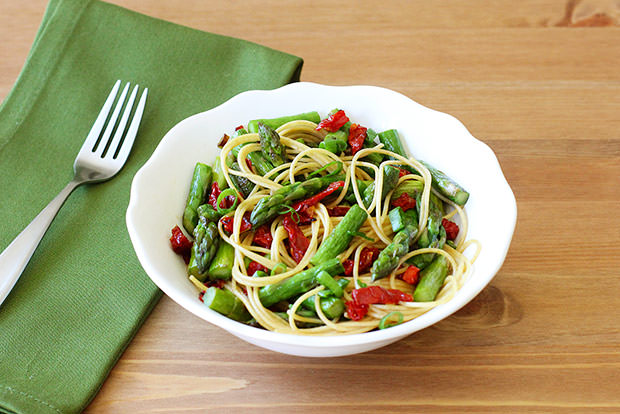 Whole Wheat Pasta with Asparagus and Sun-dried Tomatoes Recipe